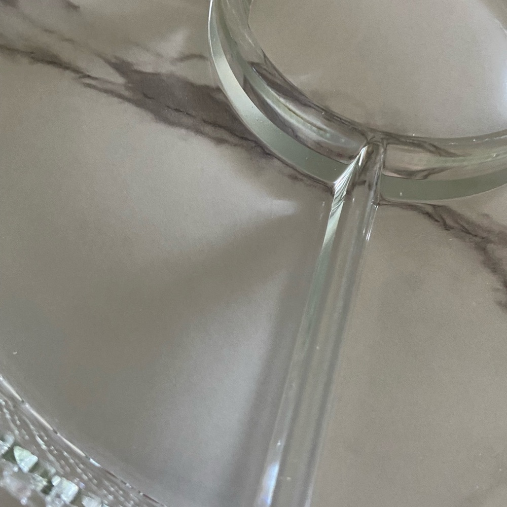 Diamond cut pattern edge glass divided serving tray - Picture 5 of 11
